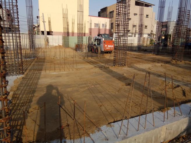 010.筏式基礎養戶7日後土方回填